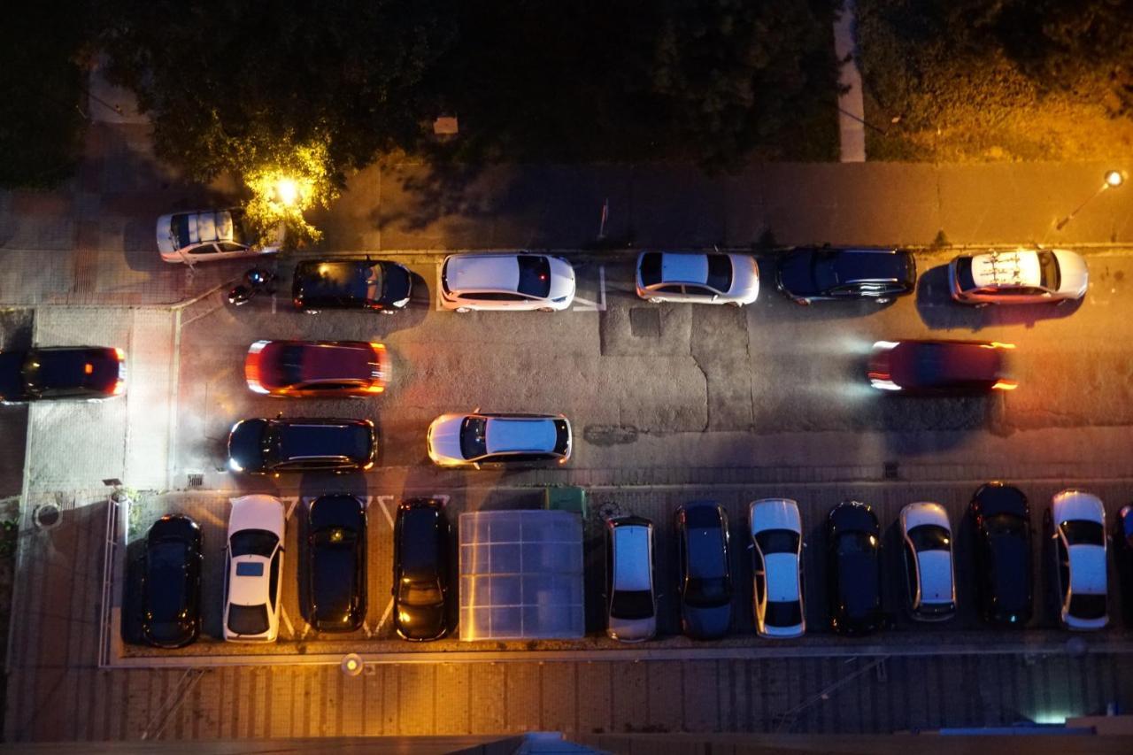 Dominant With Free Parking For Preregistered Drivers & Garage With Cctv