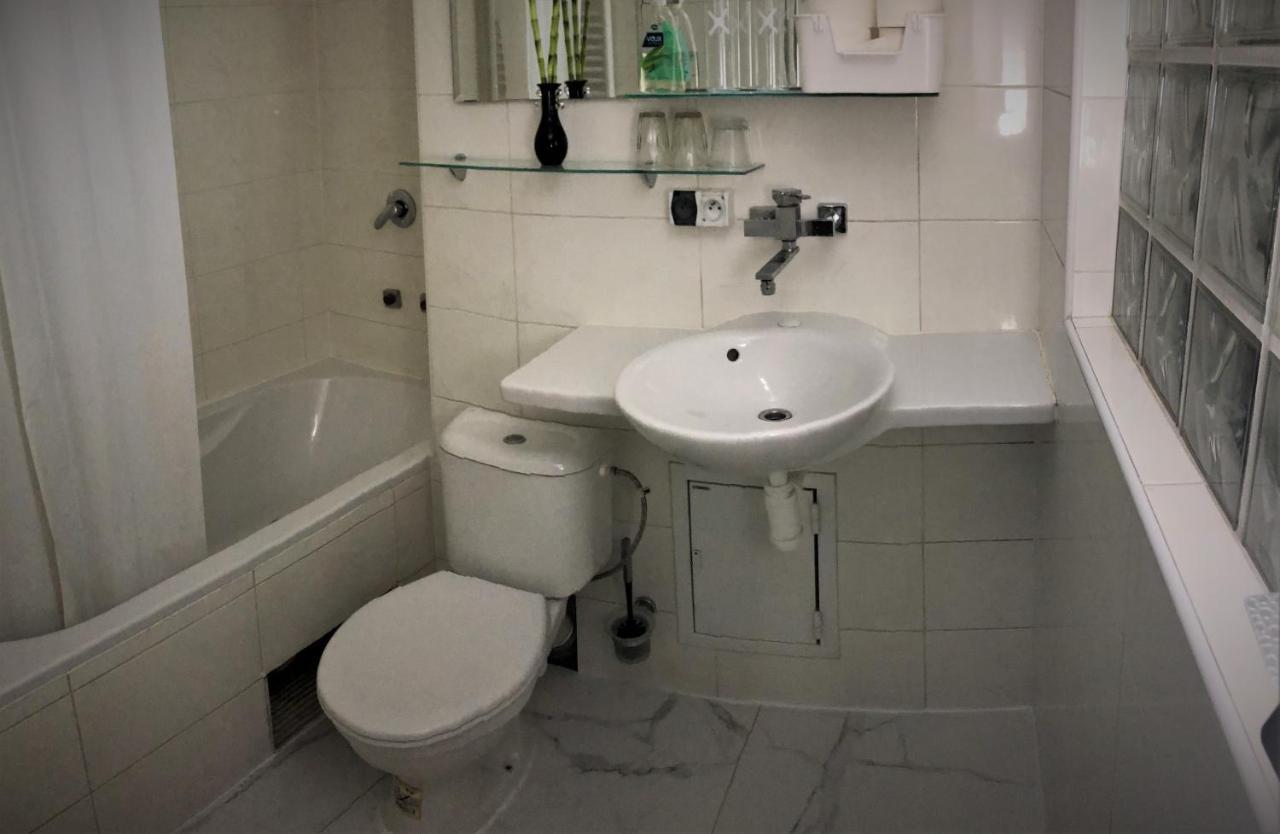 Auberge de jeunesse Dominant With Free Parking For Preregistered Drivers & Garage With Cctv *