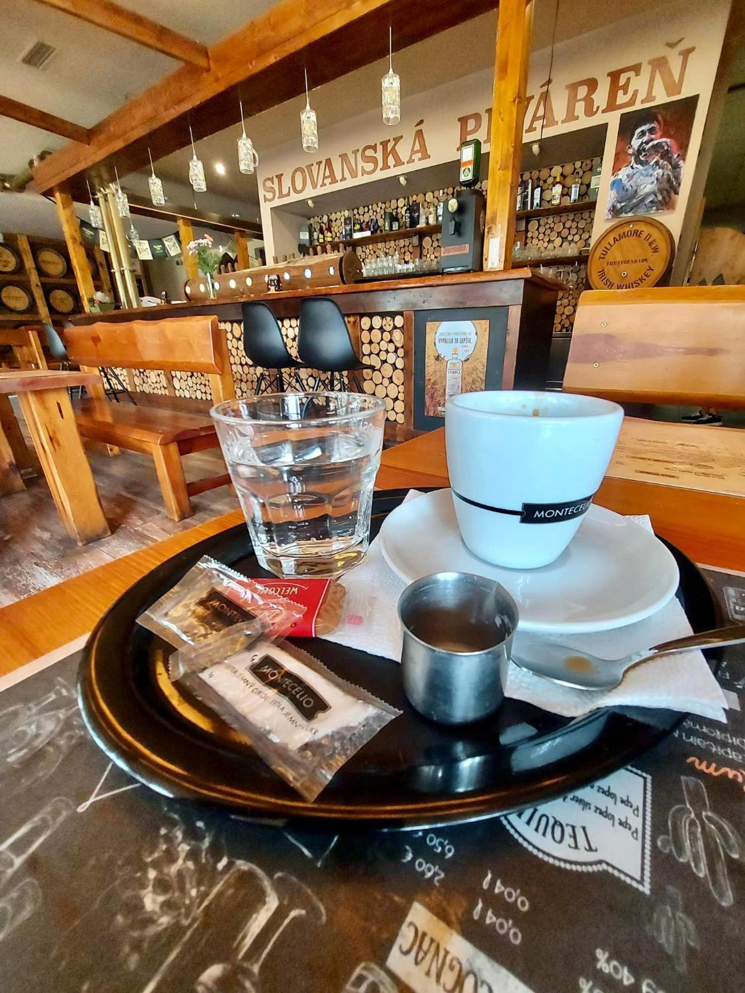 Auberge de jeunesse Dominant With Free Parking For Preregistered Drivers & Garage With Cctv Bratislava