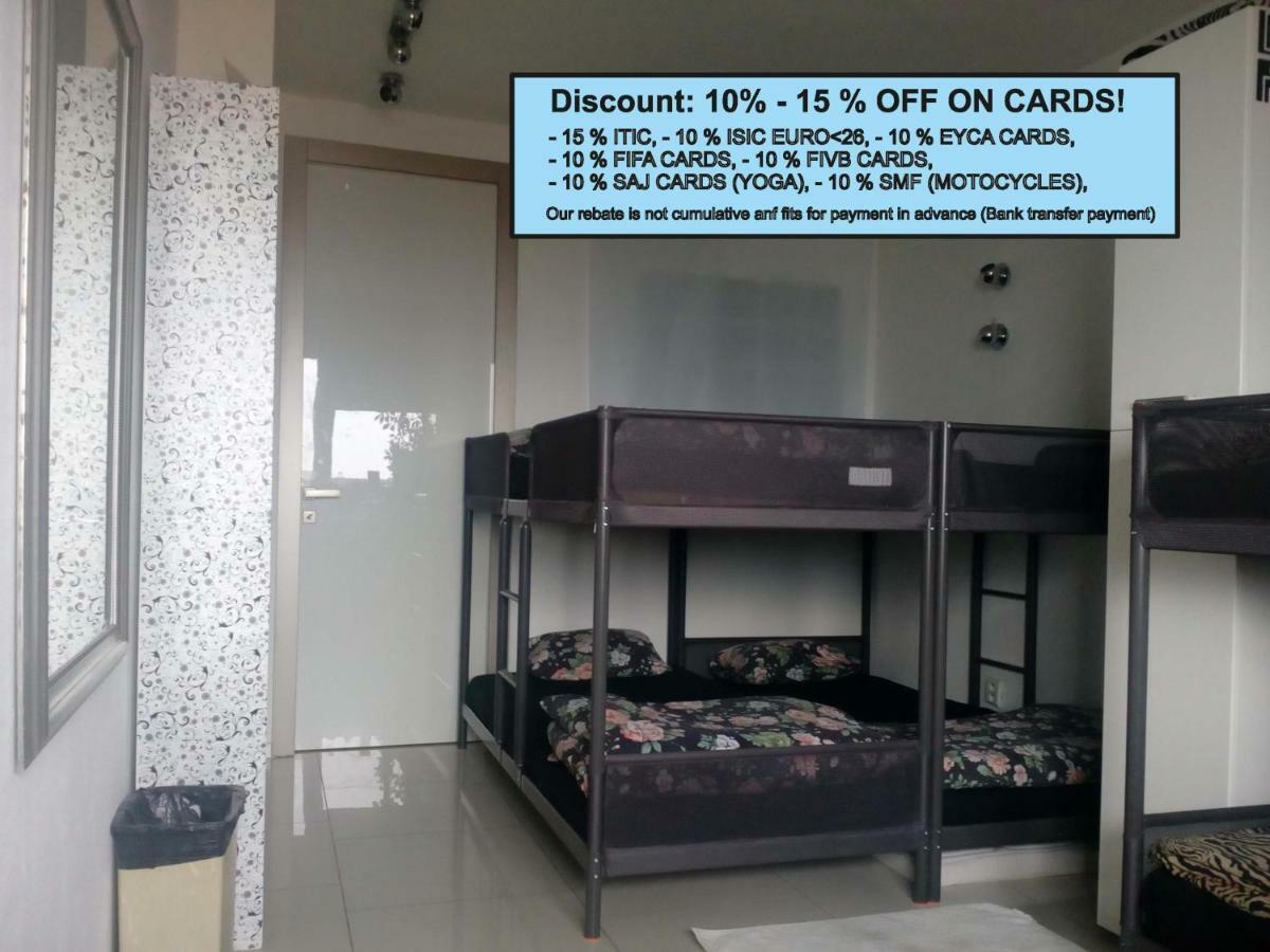 Auberge de jeunesse Dominant With Free Parking For Preregistered Drivers & Garage With Cctv Bratislava